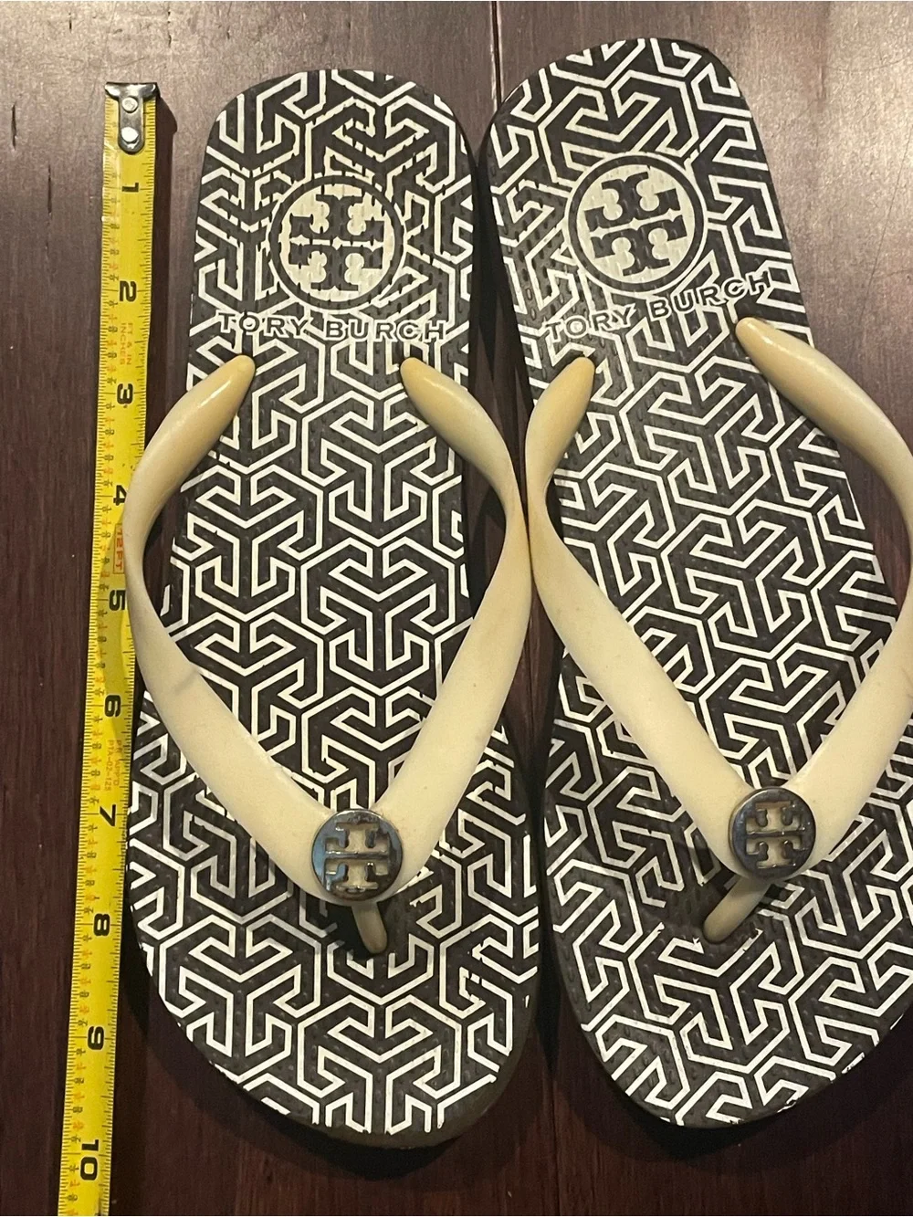 Tory Burch Logo Print Rubber Flip Flops Thong Sandals Black Ivory Women’s Size 7